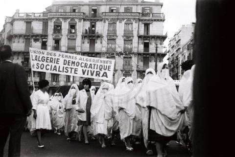 Manifestação em Argel, a 1 de Novembro de 1962