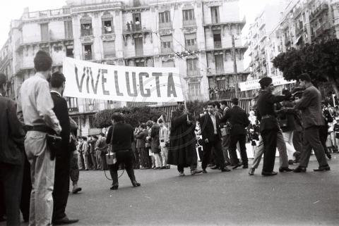 Manifestação em Argel, a 1 de Novembro de 1962