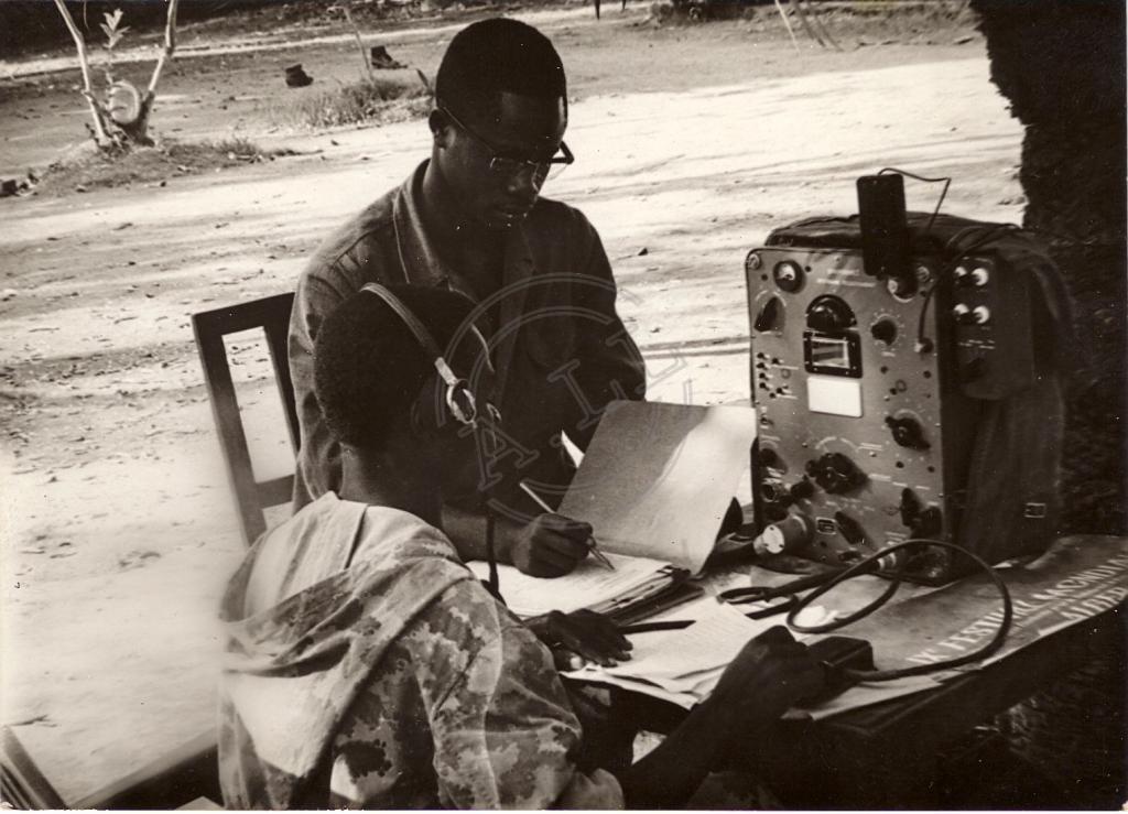 Primeiros radiotelegrafistas na 2ª Região do MPLA